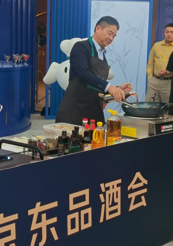 股民之家 刘强东直播炒菜，提及贾国龙、罗永浩，还喊话王兴